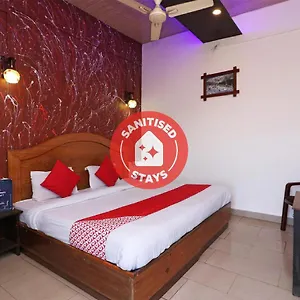 Oyo 73841 Amrit Residency 3* New Delhi